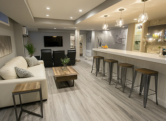 Basement-WhiteBar-Renovations-Michiana-Roscoe-Gutrie.jpg